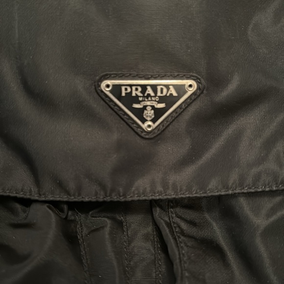 Prada messenger bag in great condition!! - Picture 2 of 4
